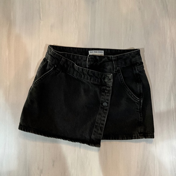 We The Free Wynne Denim Skirt in Eclipse, Size 25 - Picture 1 of 5
